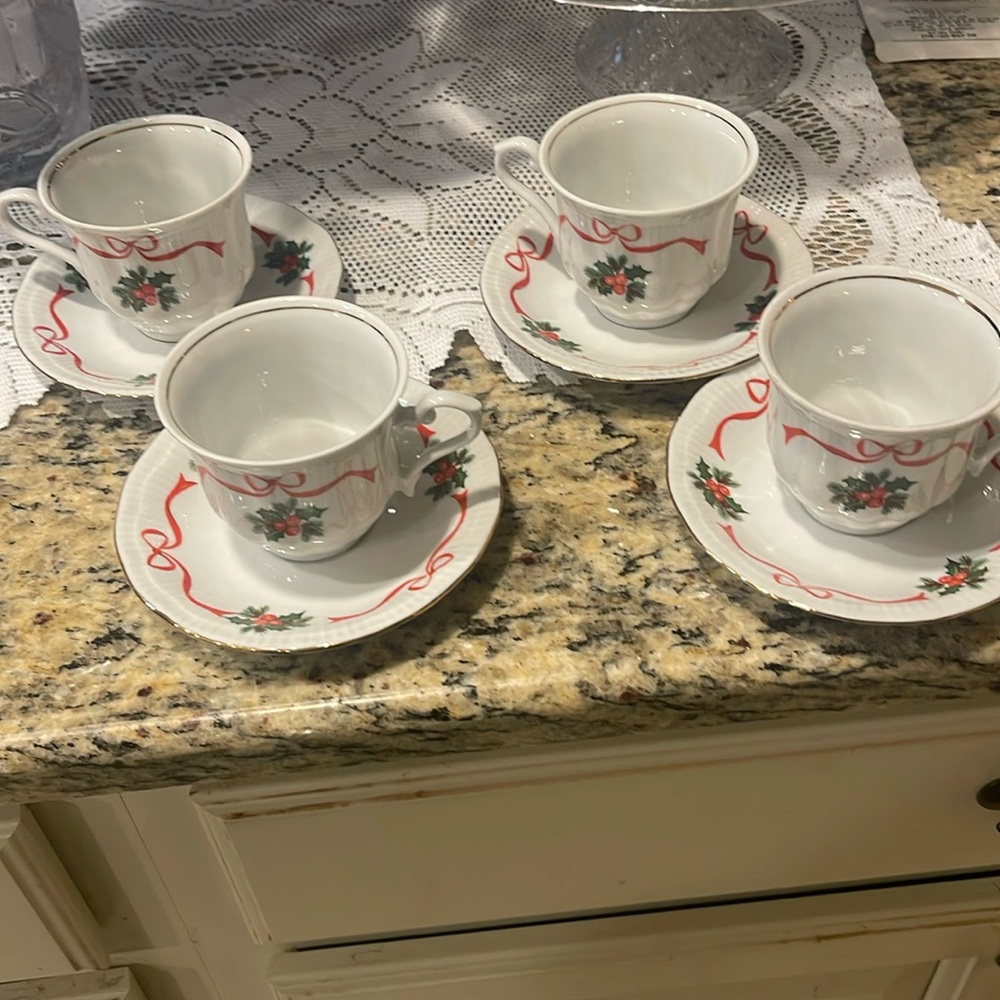 Vintage Walbrzych set of 4 christmas cups and saucers
